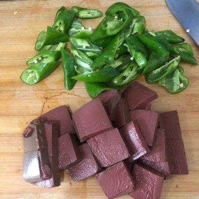 血豆腐的家常菜详细做法(血豆腐菜谱)